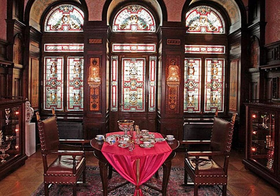 Glassmaking in Carlsbad has been an important industry since the Middle Ages. The glassworks here are second only to Murano, near Venice. You will have the opportunity to visit the Moser Glass works, the most famous in Carlsbad. Moser Glass works, the most famous in Carlsbad.